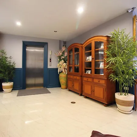Super Oyo 484 Pannee Residence Khaosan Sha Plus-2
