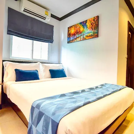 Hallo Patong Hotel - Rooftop Pool - Stunning Mountain Views & Otop Market-2