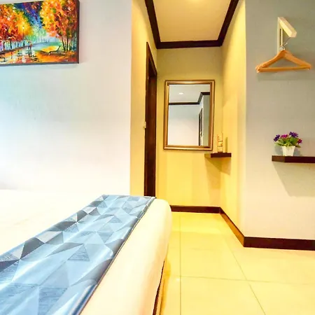 Hallo Patong Hotel - Rooftop Pool - Stunning Mountain Views & Otop Market-3