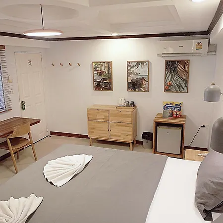 The Reef Hotel & Studios-2