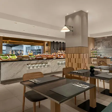 Courtyard By Marriott Bangkok-3