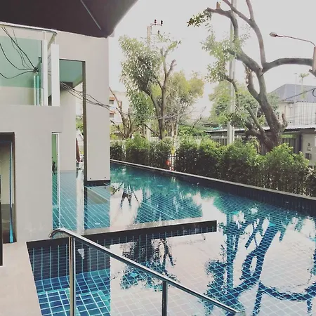 The Lux Ladprao 10-2