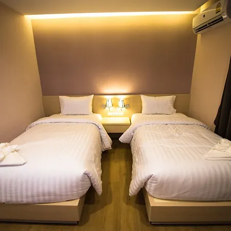 L Hotel-3