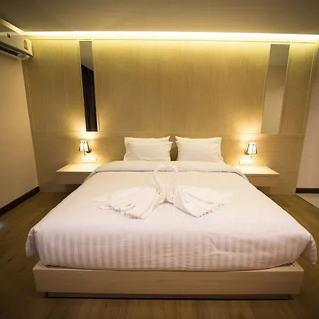 L Hotel-2
