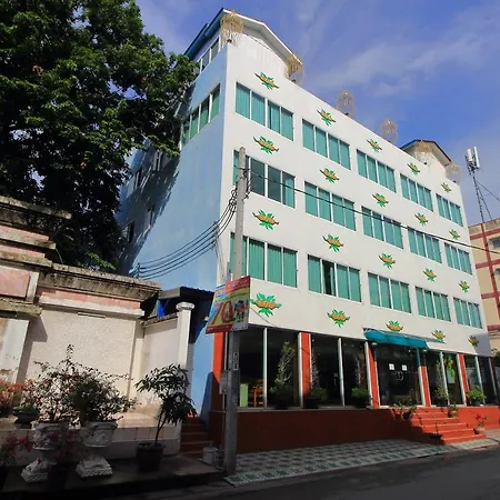 Oyo 410 Diamond Boutique Hostel-3