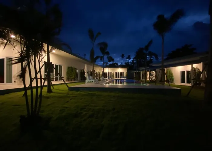 Le Petit Saint Tropez Beach Resort Khanom