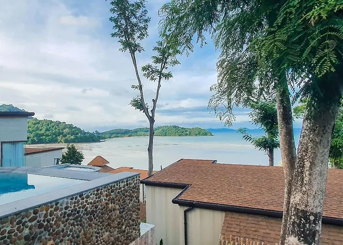 Sinae Phuket Luxury Hotel