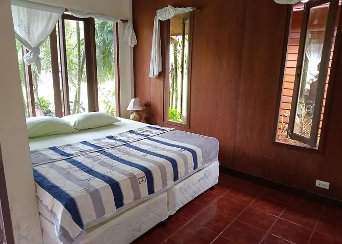 Hotel Apache Bar Haad Yao