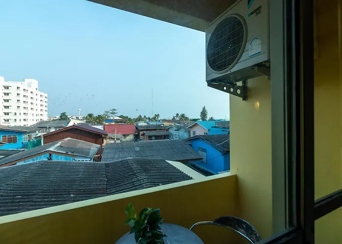 Chomsin Hua Hin ชมสินธุ์ หัวหิน Hotel