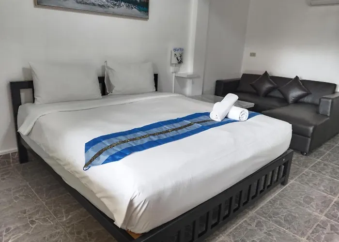 Phratamnak Inn Hotel & Guesthouse - 100 Mtr From The Beach
