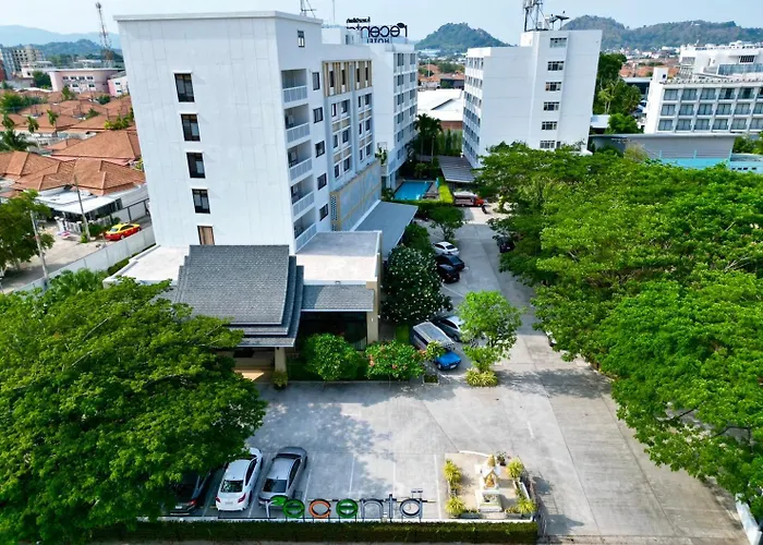 Recenta Suite Phuket Suanluang