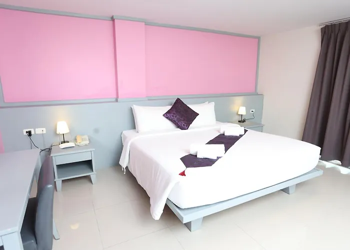 Convenient Grand Plus Hotel Suvarnabhumi