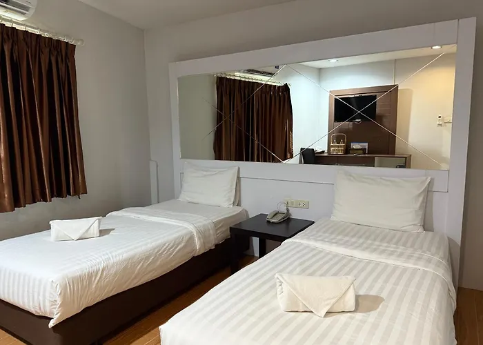 Bed By Cruise Hotel At Samakkhi-Tivanont Nonthaburi