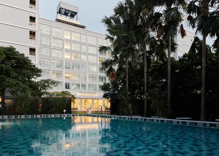 Sunday Platinum Suites
