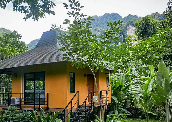 Anurak Community Lodge Phanom