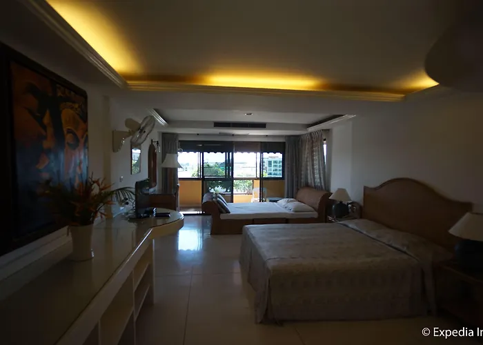 Bougainvillea Terrace House Kata Beach 