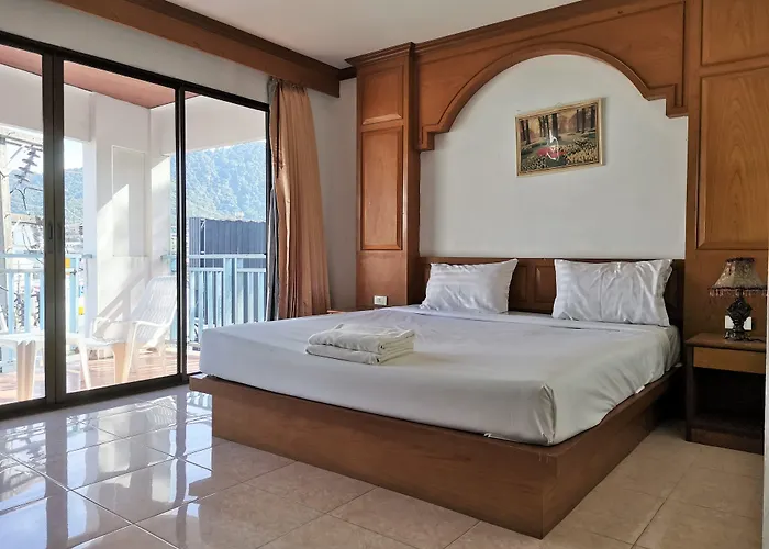 Praew Mansion Hotel Kamala Beach