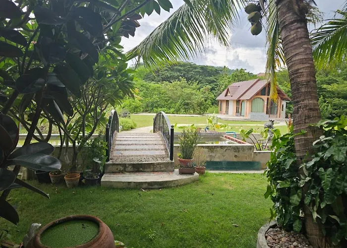 The Leaf Pool Villa Resort Muak Lek