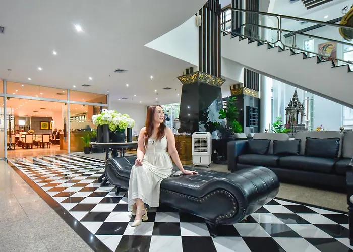 Pinnacle Lumpini Park Hotel
