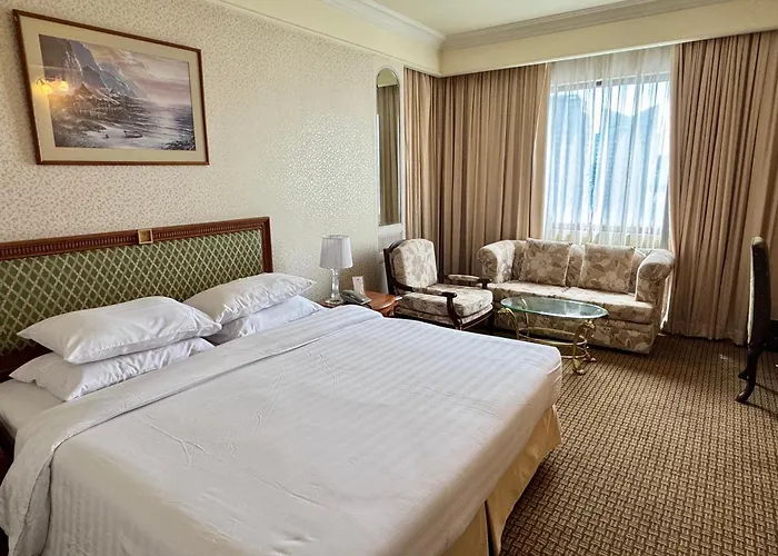 Royal Benja Hotel - Big Rooms, Family Friendly