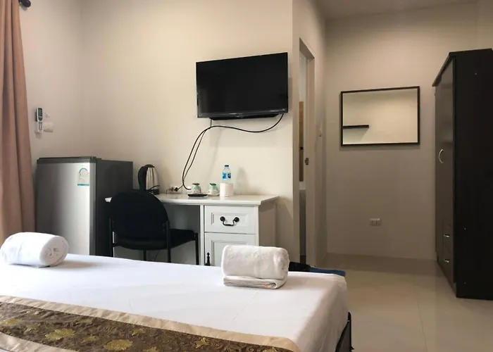 Khao Oat Airport Hotel Nai Yang Beach