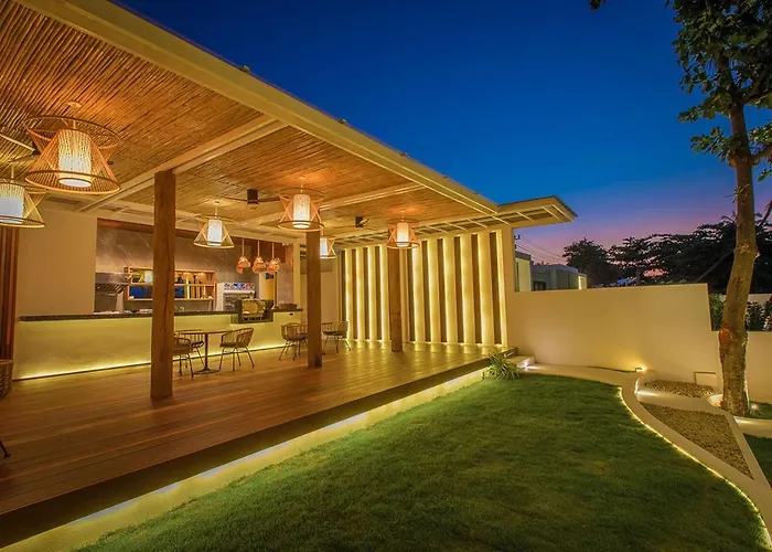 White Whale Beachfront Pool Villa Ban Bang Po