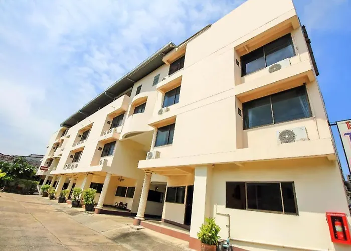 Oyo 383 White Inn