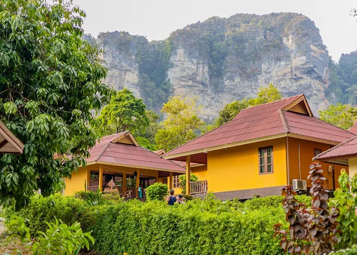 Tonsai Bay Resort