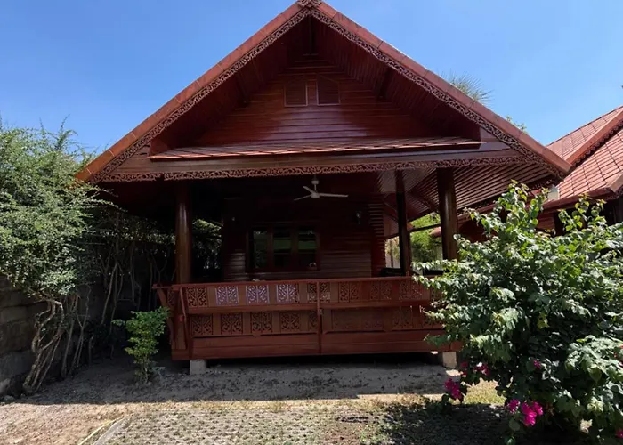 Golden Teak Resort Baan Sapparot