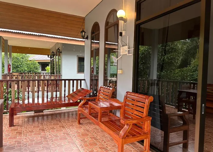 Khao Sok Jungle Huts Resort