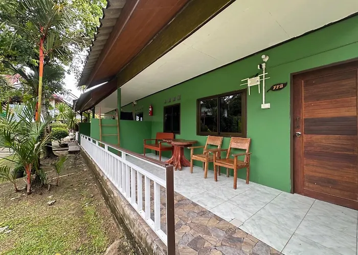 Khao Sok Jungle Huts Resort
