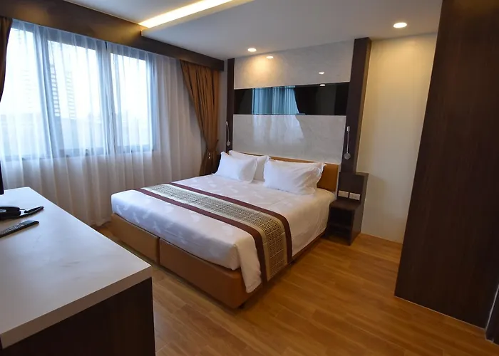 Golden Jomtien Beach Hotel