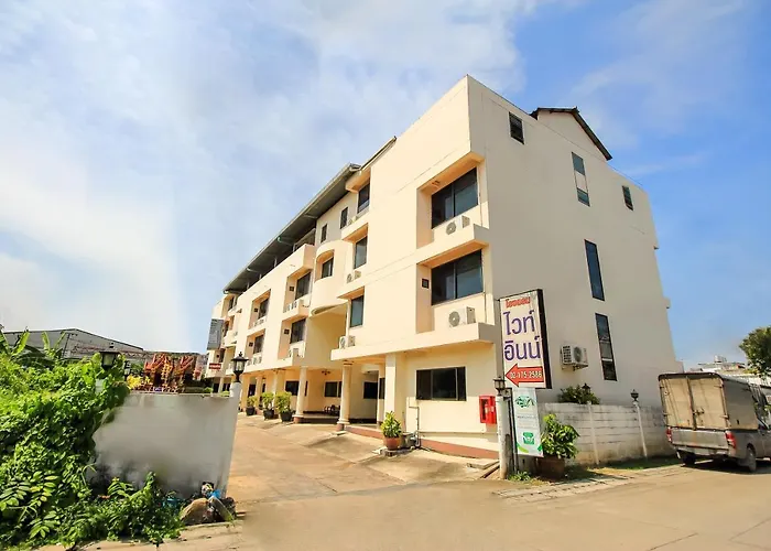 Oyo 383 White Inn